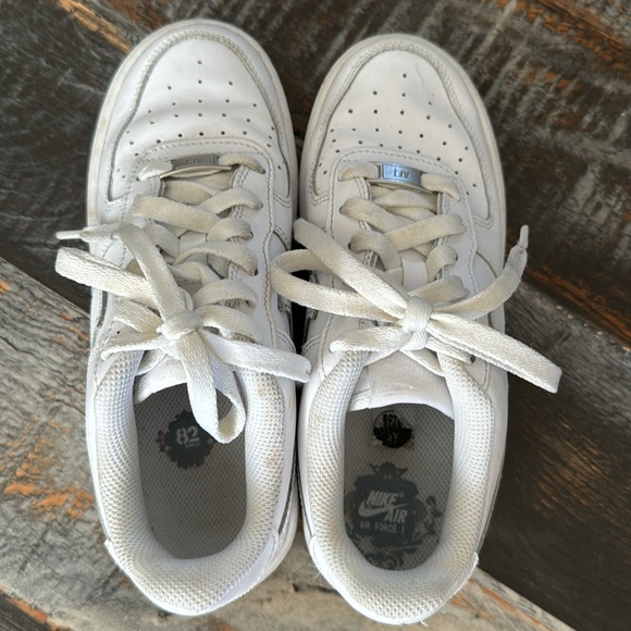 Nike white Air Force One sneakers size 4Y - Picture 6 of 10